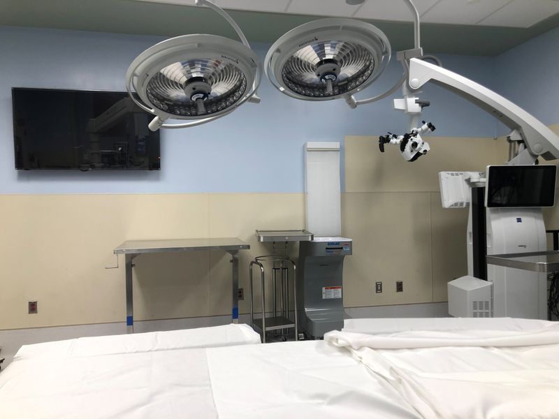 Newer style hip implant significantly cuts dislocation risk-